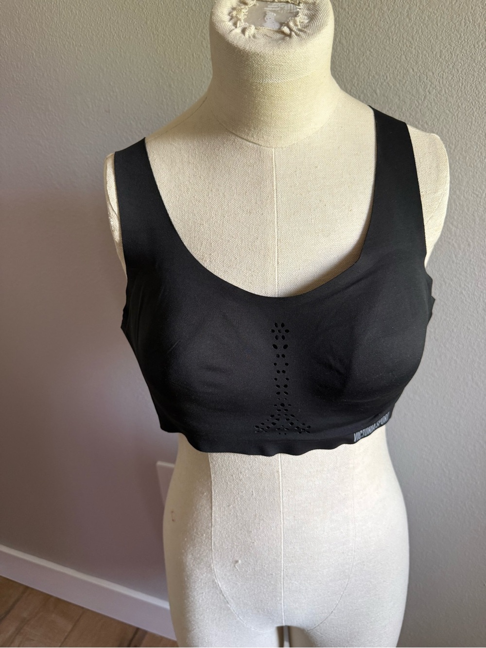 Victoria's Secret Black Wireless Seamless Sports Bra